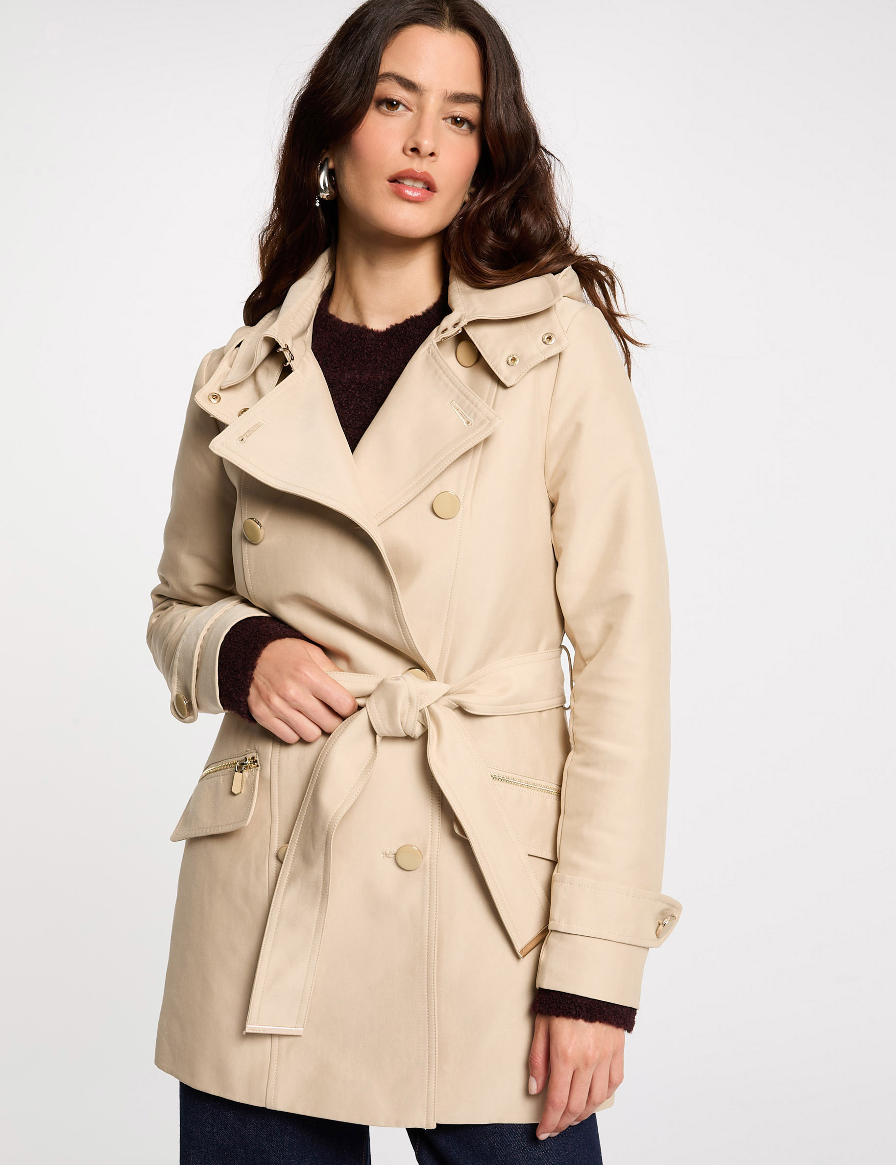 PALLTO TRENCH, Stilium
